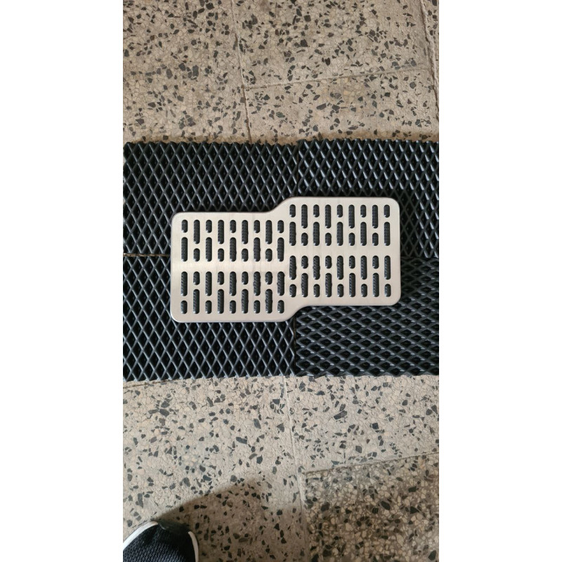 Kovová podložka pod pätu (manuálna prevodovka)