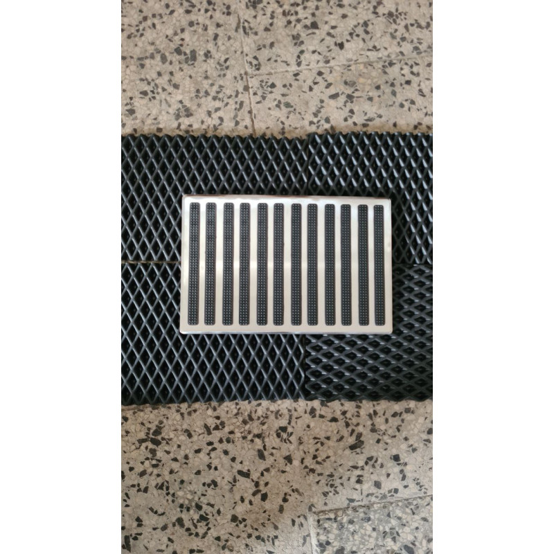 Kovová podložka pod pätu (automatická prevodovka)